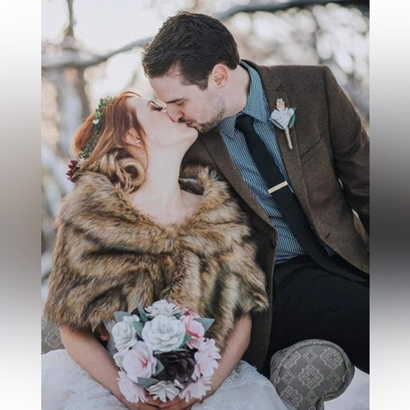 Faux fur wrap/shawl - Picture 6 of 10